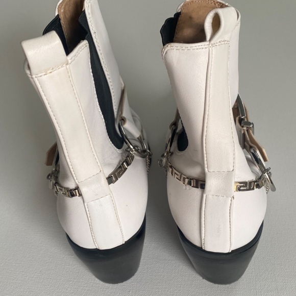 Nasty Girl White Stirrup And at ‘Em Western Boots - Picture 8 of 10